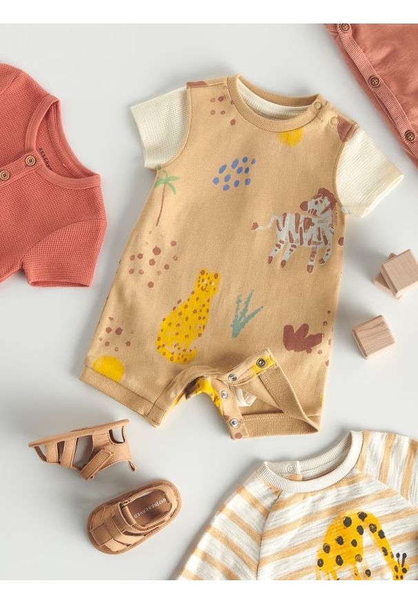 Reserved - Bawełniane body z nadrukiem - beżowy. Kolor: beżowy. Materiał: bawełna. Wzór: nadruk