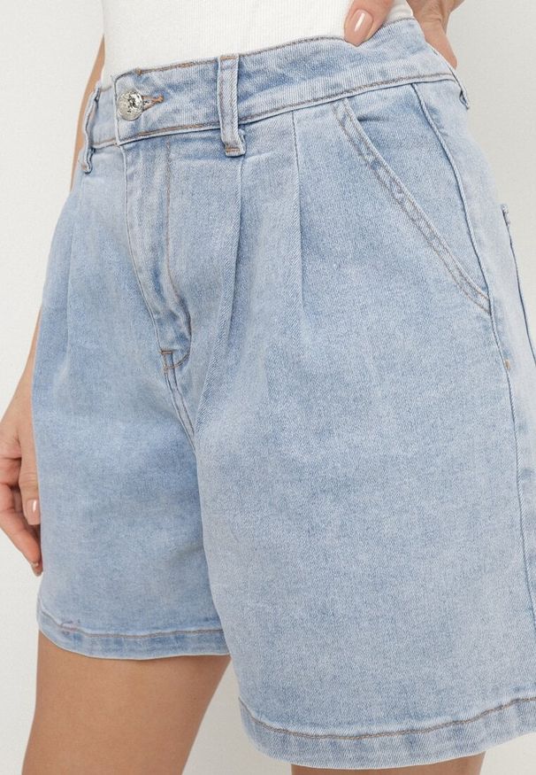 Born2be - Jasnoniebieskie Szorty Jeansowe z Wysokim Stanem i Szerokimi Nogawkami Eridelle. Okazja: na co dzień, na imprezę. Stan: podwyższony. Kolor: niebieski. Materiał: jeans. Sezon: lato. Styl: elegancki, casual