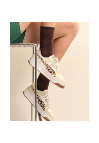 Sneakersy Puma. Kolor: beżowy