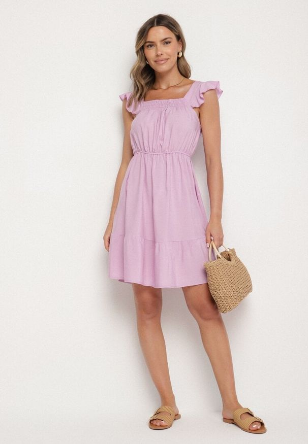 Born2be - Fioletowa Sukienka z Wiskozą o Rozkloszowanym Kroju z Gumką w Pasie Lirimere. Okazja: na co dzień. Typ kołnierza: kołnierz z falbankami. Kolor: fioletowy. Materiał: wiskoza. Długość rękawa: na ramiączkach. Styl: elegancki, casual
