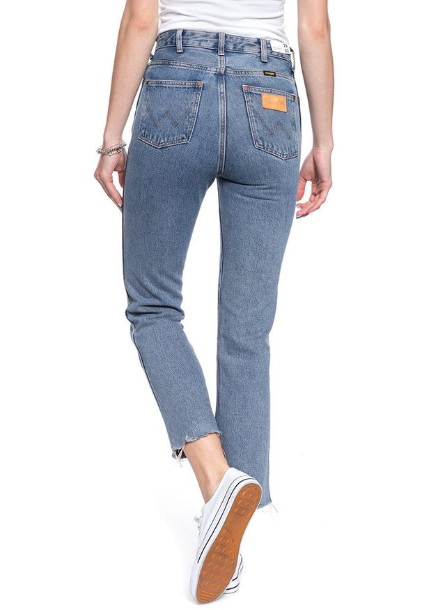 Wrangler - WRANGLER RETRO STRAIGHT CROP SUNSET BLUE W27YGF26R 112128214. Styl: retro
