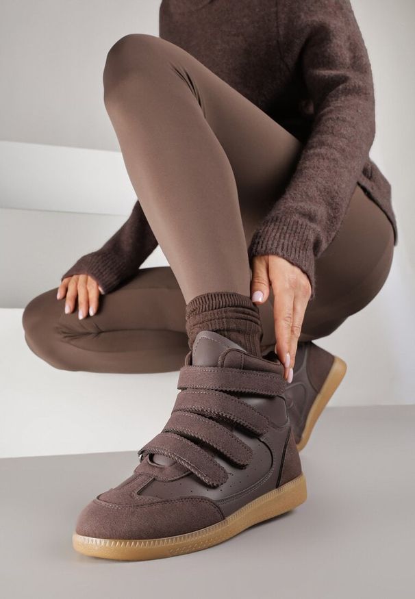 Renee - Brązowe Sneakersy na Ukrytym Koturnie Ozdobione Przeszyciami Tlavie. Okazja: na co dzień. Zapięcie: rzepy. Kolor: brązowy. Materiał: jeans. Wzór: aplikacja. Obcas: na koturnie