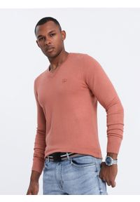 Ombre Clothing - Sweter męski z haftem - różowy V18 - Rozmiar: XXL. Kolor: różowy. Materiał: nylon, wiskoza, materiał, dzianina. Wzór: haft. Styl: klasyczny, elegancki