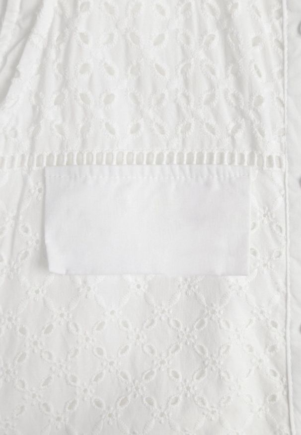 Born2be - Biała Bawełniana Sukienka Ażurowa o Koszulowym Kroju z Materiałowym Paskiem w Talii Vikiiana. Kolor: biały. Materiał: materiał, bawełna. Wzór: ażurowy. Typ sukienki: koszulowe. Styl: elegancki, wizytowy