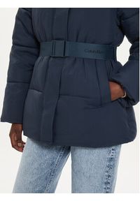Calvin Klein Jeans Kurtka zimowa J20J224107 Granatowy Relaxed Fit. Kolor: niebieski. Materiał: syntetyk. Sezon: zima