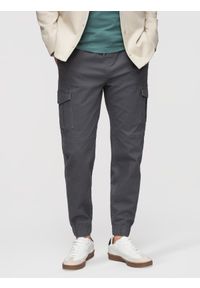 Ombre Clothing - Spodnie męskie JOGGERY z zapinanymi kieszeniami cargo - grafitowe V3 - Rozmiar: L. Okazja: na co dzień, na spacer. Kolor: szary. Materiał: dzianina, guma, bawełna, materiał, elastan. Wzór: ze splotem. Styl: casual