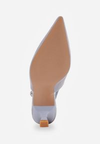 Born2be - Niebieskie Czółenka z Imitacji Zamszu na Kaczuszce z Odkrytą Piętą Raeneh. Nosek buta: szpiczasty. Zapięcie: sprzączka. Kolor: niebieski. Materiał: zamsz. Sezon: lato. Obcas: na szpilce. Styl: klasyczny. Wysokość obcasa: średni #6