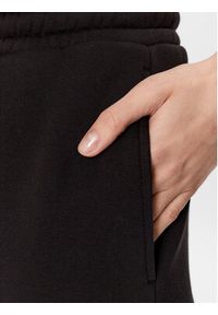 Calvin Klein Jeans Spodnie dresowe J20J221296 Czarny Relaxed Fit. Kolor: czarny. Materiał: bawełna, dresówka, syntetyk #5