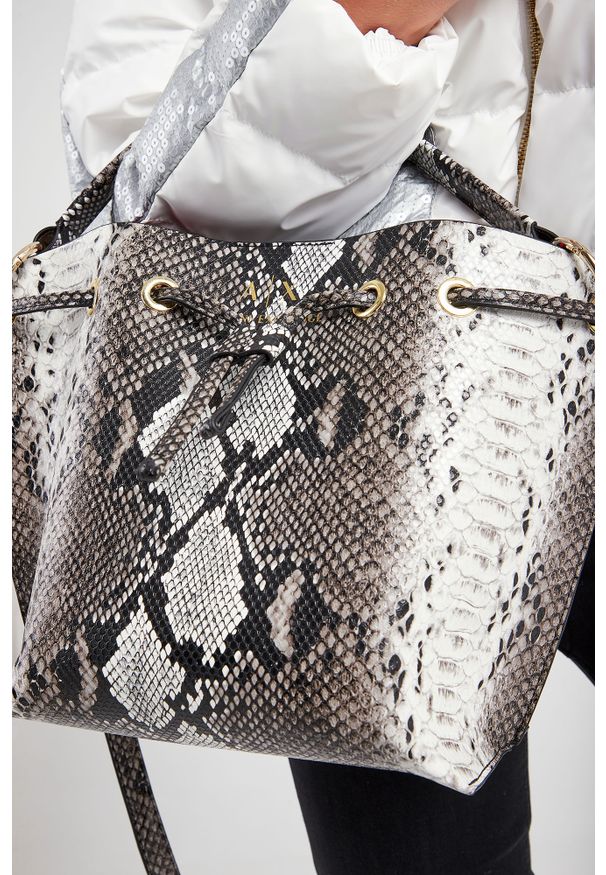 Armani Exchange - TOREBKA ARMANI EXCHANGE. Materiał: z tłoczeniem, skórzane