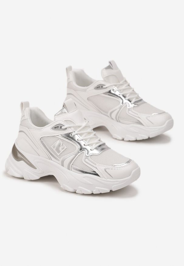 Born2be - Biało-Srebrne Sneakersy na Grubej Podeszwie z Błyszczącymi Wstawkami i Sznurowaniem Vilenra. Kolor: biały. Szerokość cholewki: normalna