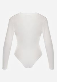 Born2be - Białe Body z Wiskozą i Kopertowym Dekoltem Candletree. Okazja: na co dzień. Kolor: biały. Materiał: wiskoza. Wzór: aplikacja. Styl: casual, elegancki #8