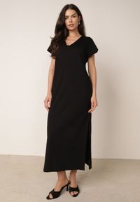 Born2be - Czarna Bawełniana Sukienka Pudełkowa o Fasonie Oversize z Kieszeniami Thaelusa. Okazja: na co dzień. Kolor: czarny. Materiał: bawełna. Typ sukienki: oversize. Styl: casual #3
