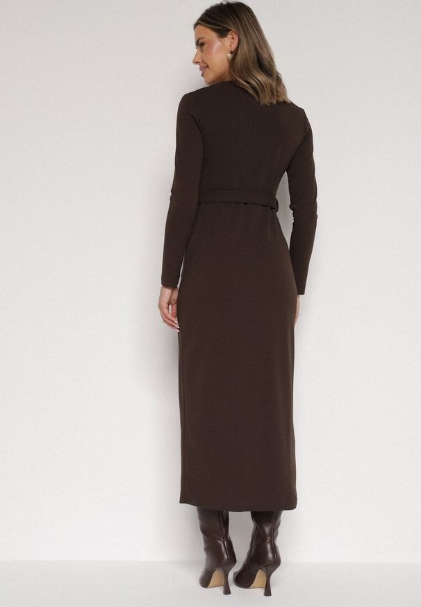 Born2be - Brązowa Sukienka Koszulowa z Wiskozą Guzikami i Paskiem Vetienne. Okazja: na co dzień. Kolor: brązowy. Materiał: wiskoza. Typ sukienki: koszulowe. Styl: casual