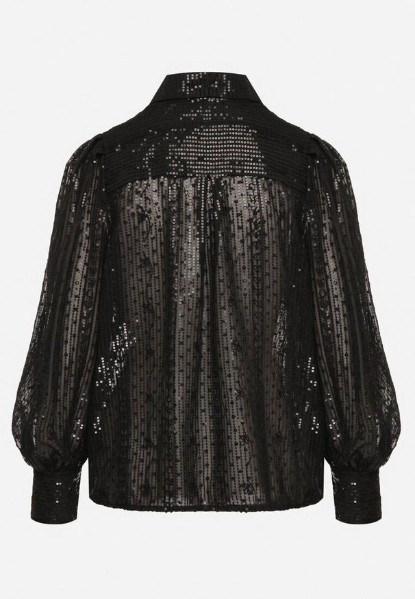Born2be - Czarna Transparentna Koszula Ozdobiona Cekinami Temivessae. Typ kołnierza: kołnierzyk klasyczny. Kolor: czarny. Materiał: jeans. Długość rękawa: długi rękaw. Długość: długie. Wzór: aplikacja. Styl: klasyczny