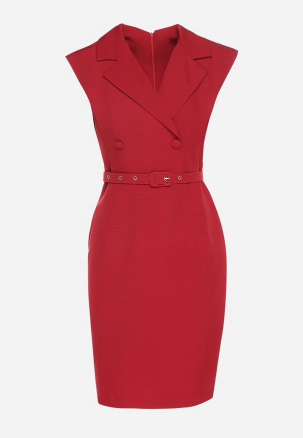 Born2be - Czerwona Dopasowana Sukienka Ozdobiona Paskiem z Klamrą Nandelli. Okazja: na spotkanie biznesowe. Typ kołnierza: dekolt w kształcie V. Kolor: czerwony. Wzór: aplikacja. Typ sukienki: dopasowane. Styl: biznesowy