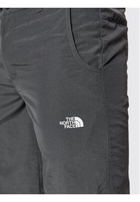 The North Face Szorty sportowe Tanken NF0A2S85 Szary Regular Fit. Kolor: szary. Materiał: syntetyk. Styl: sportowy