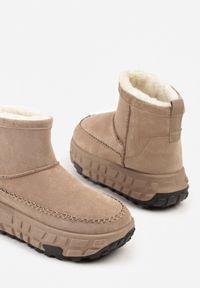 Born2be - Ciemnobeżowe Śniegowce na Grubej Tłoczonej Podeszwie Apenella. Okazja: na co dzień. Kolor: beżowy. Styl: klasyczny, casual #7