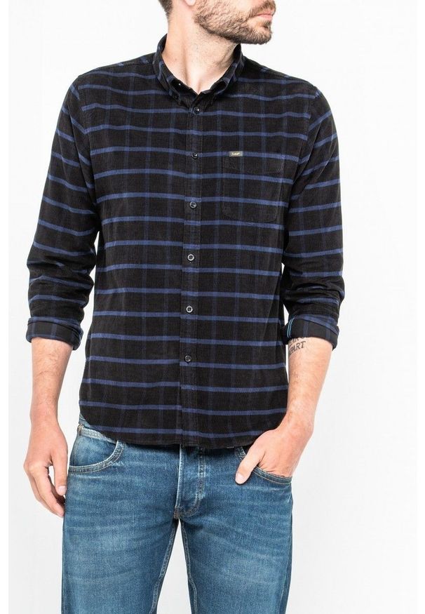 Lee - LEE BUTTON DOWN MĘSKA KOSZULA MATERIAŁOWA W KRATE KRATA NIGHT SKY L880YZSJ 112123503. Typ kołnierza: button down. Materiał: materiał