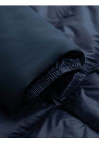Ombre Clothing - Pikowana długa męska kurtka z dużymi kieszeniami – granatowa V4 OM-JALJ-0165 - XXL. Typ kołnierza: kaptur. Kolor: niebieski. Materiał: poliester, syntetyk, nylon, materiał, tkanina. Długość: długie. Wzór: gładki, aplikacja #6