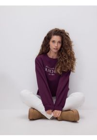 Reserved - Bluza z haftem - fioletowy. Kolor: fioletowy. Materiał: bawełna, dzianina. Wzór: haft #1