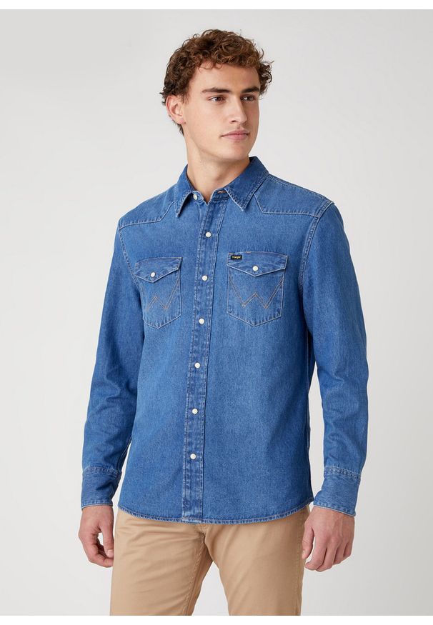 Wrangler - MĘSKA KOSZULA JEANSOWA WRANGLER 27MW 2YEAR W5MSLW922 112130247. Okazja: do pracy, na co dzień. Materiał: jeans. Długość rękawa: długi rękaw. Długość: długie. Styl: klasyczny, casual