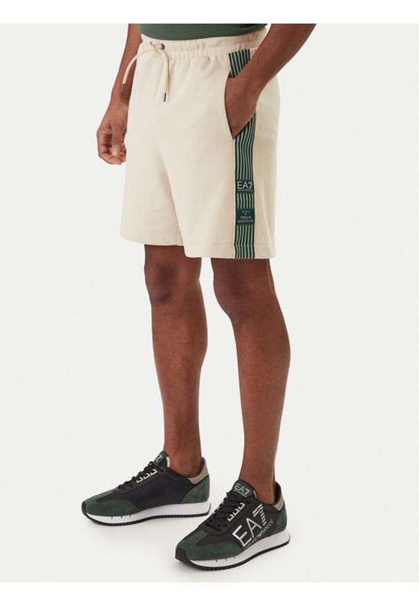 EA7 Emporio Armani Szorty sportowe 7M001501 AF12660 Beżowy Regular Fit. Kolor: beżowy. Materiał: syntetyk. Styl: sportowy