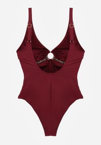Renee - Bordowy Strój Kąpielowy z Paskiem w Geometryczny Print i Wycięciem Helania. Kolekcja: plus size. Kolor: czerwony. Wzór: geometria, nadruk #3