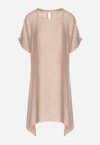 Born2be - Beżowa Pudełkowa Sukienka z Asymetrycznym Dołem Iffusa. Okazja: na co dzień. Kolor: beżowy. Długość rękawa: krótki rękaw. Typ sukienki: asymetryczne. Styl: casual #6