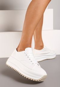 Born2be - Białe Sznurowane Sneakersy Trampki na Grubej Podeszwie z Ozdobnym Bieżnikiem Sanque. Kolor: biały. Materiał: bawełna, jeans