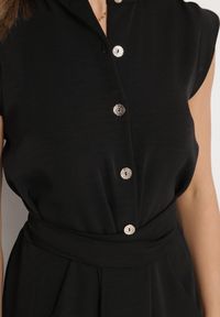 Born2be - Czarna Sukienka Koszulowa o Rozkloszowanym Kroju z Wiązaniem w Pasie Mavirielle. Okazja: na co dzień. Typ kołnierza: dekolt w serek. Kolor: czarny. Materiał: skóra. Długość rękawa: długi rękaw. Typ sukienki: koszulowe. Styl: casual, elegancki #6