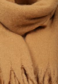 Born2be - Jasnobrązowy Szalik z Frędzlami Owedarria. Okazja: na co dzień. Kolor: brązowy. Materiał: dresówka, jeans. Styl: casual, elegancki #4