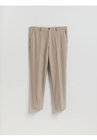 Reserved - Garniturowe spodnie carrot - beżowy. Kolor: beżowy. Materiał: tkanina, wiskoza #1