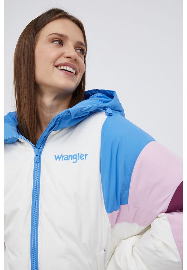 Wrangler Kurtka damska kolor biały zimowa. Okazja: na co dzień. Kolor: biały. Sezon: zima. Styl: casual