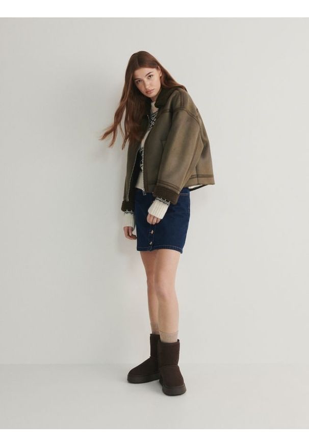 Reserved - Spódnica z ozdobnymi guzikami - granatowy. Kolor: niebieski. Materiał: bawełna, tkanina