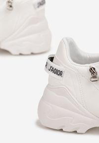Renee - Białe Sznurowane Sneakersy na Grubej Podeszwie z Suwakami Zazila. Kolor: biały #2