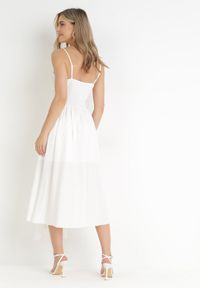 Born2be - Biała Maxi Rozkloszowana Sukienka ze Zdobieniami z Koronki i Troczkiem Elenime. Kolor: biały. Materiał: koronka. Długość rękawa: na ramiączkach. Wzór: aplikacja, koronka. Długość: maxi #5