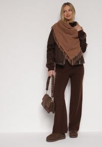 Born2be - Jasnobrązowy Trójkątny Szalik z Wiskozy i Bawełny z Frędzlami Vetirala. Okazja: na co dzień, do pracy, na spotkanie biznesowe. Kolor: brązowy. Materiał: bawełna, wiskoza. Styl: biznesowy, casual, elegancki #3