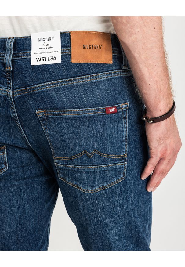 Mustang - MUSTANG VEGAS SLIM MĘSKIE SPODNIE JEANSOWE JEANSY DŻINSY DENIM BLUE 1015045 5000 883. Okazja: na co dzień. Styl: casual, elegancki