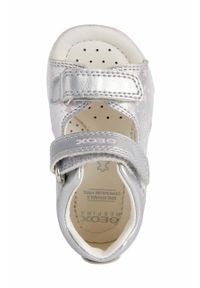 Geox sandały skórzane dziecięce kolor srebrny. Zapięcie: rzepy. Kolor: srebrny. Materiał: skóra