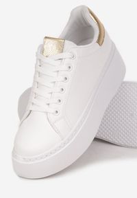Renee - Biało-Złote Sneakersy na Modnej Platformie Broida. Nosek buta: okrągły. Zapięcie: sznurówki. Kolor: biały. Materiał: materiał. Obcas: na platformie. Wysokość obcasa: niski #4