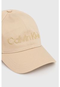 Calvin Klein czapka z daszkiem bawełniana kolor beżowy z aplikacją. Kolor: beżowy. Materiał: bawełna. Wzór: aplikacja #3