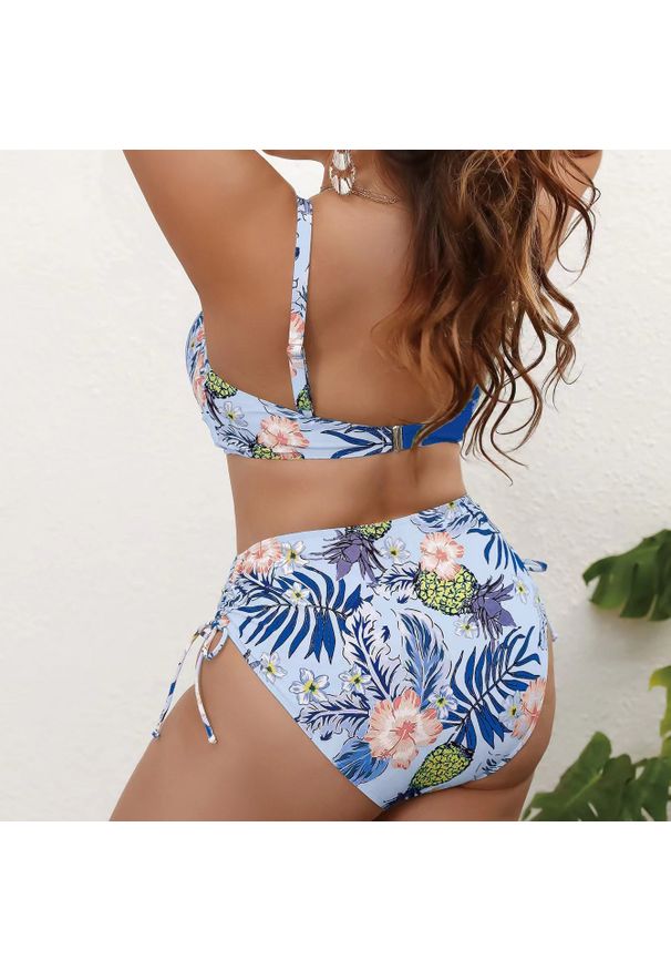 Intica - Strój kąpielowy dwuczęściowy z kwiatowym wzorem i podtrzymującymi miseczkami Margretha. Kolor: wielokolorowy. Materiał: tkanina. Wzór: kwiaty