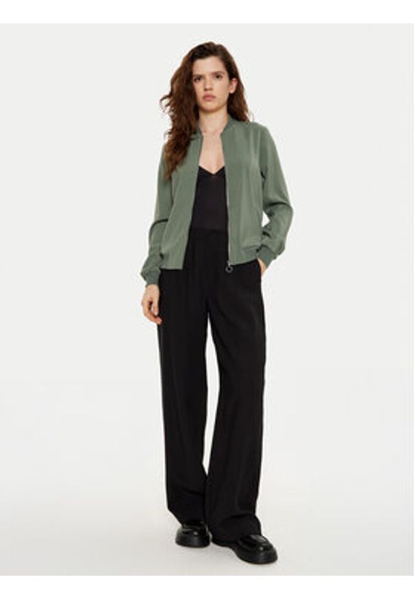 Vero Moda Kurtka bomber Coco 10245734 Zielony Regular Fit. Kolor: zielony. Materiał: syntetyk
