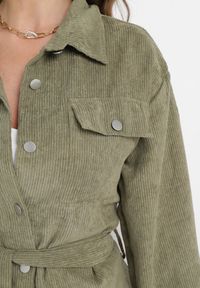 Born2be - Zielona Sztruksowa Koszula o Przedłużonym Fasonie Wiązana w Pasie Milata. Kolor: zielony. Materiał: sztruks #3