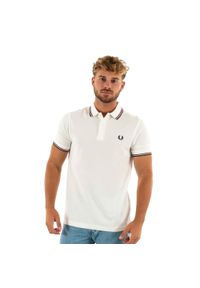 Koszulka Polo Fred Perry z Podwójnym Obszyciem Biało-Czerwono-Granatowa. Okazja: na co dzień. Typ kołnierza: polo. Kolor: biały. Materiał: bawełna. Styl: casual #1