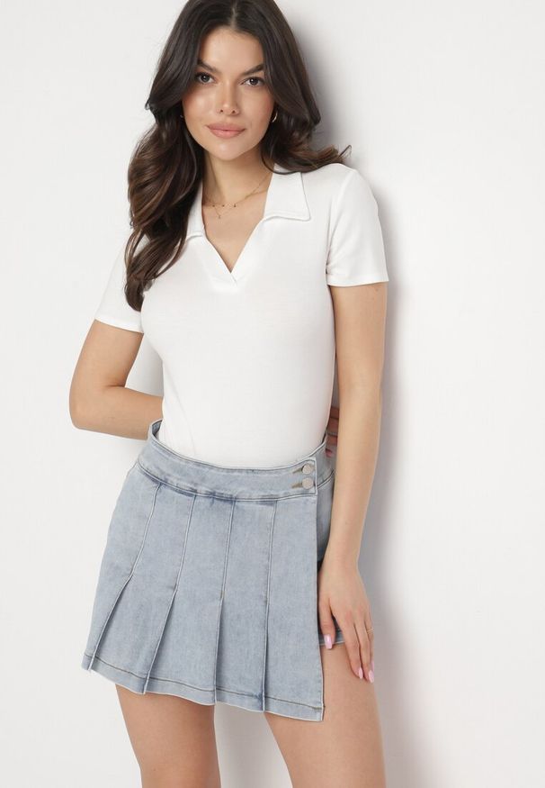 Born2be - Jasnoniebieskie Bawełniane Spódnico-Szorty Jeansowe Ozdobione Plisami Tulvesin. Okazja: na co dzień. Stan: podwyższony. Kolor: niebieski. Materiał: bawełna, jeans. Wzór: aplikacja. Styl: elegancki, casual