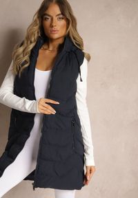 Renee - Granatowa Kamizelka Pikowana Zapinana na Suwak Ozdobiona Kapturem i Sznurkami Finaria. Okazja: na co dzień. Kolor: niebieski. Materiał: jeans. Wzór: aplikacja. Styl: casual, elegancki #5