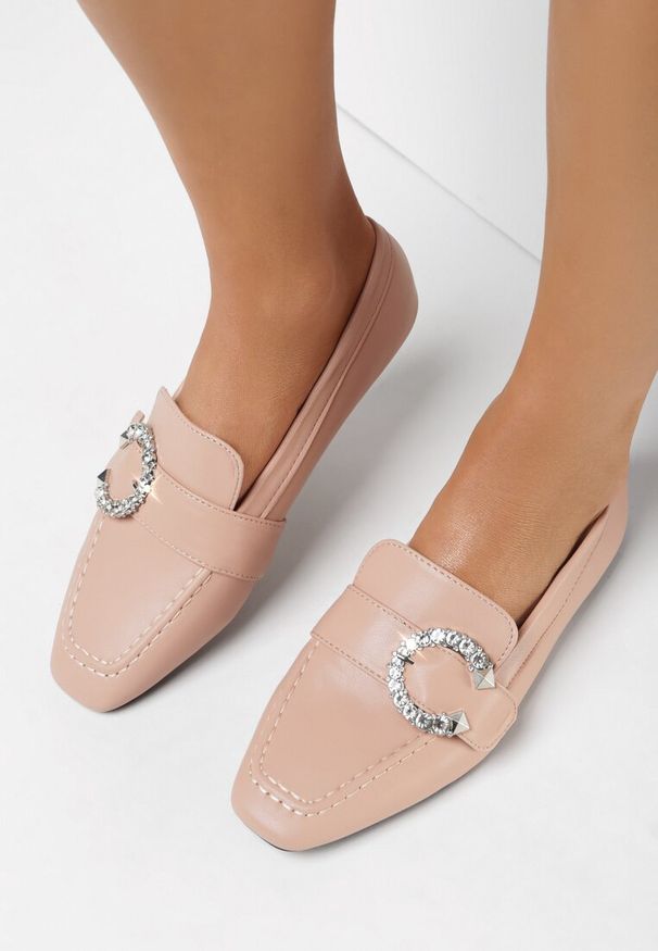 Born2be - Różowe Mokasyny Ismialla. Okazja: na co dzień, do pracy. Zapięcie: klamry. Kolor: różowy. Szerokość cholewki: normalna. Wzór: aplikacja, gładki. Obcas: na obcasie. Styl: casual, elegancki, klasyczny. Wysokość obcasa: niski