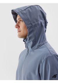 4f - Kurtka softshell wiatroodporna membrana 5000 męska - niebieska. Typ kołnierza: kołnierzyk stójkowy, kaptur. Kolor: niebieski. Materiał: softshell. Technologia: Windstopper. Sezon: zima. Sport: wspinaczka