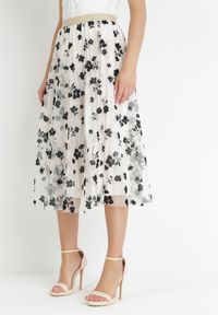 Born2be - Jasnobeżowa Tiulowa Spódnica z Welurowym Wzorem w Kwiaty i Gumką w Pasie Iyosi. Kolor: beżowy. Materiał: welur, tiul. Wzór: kwiaty #1